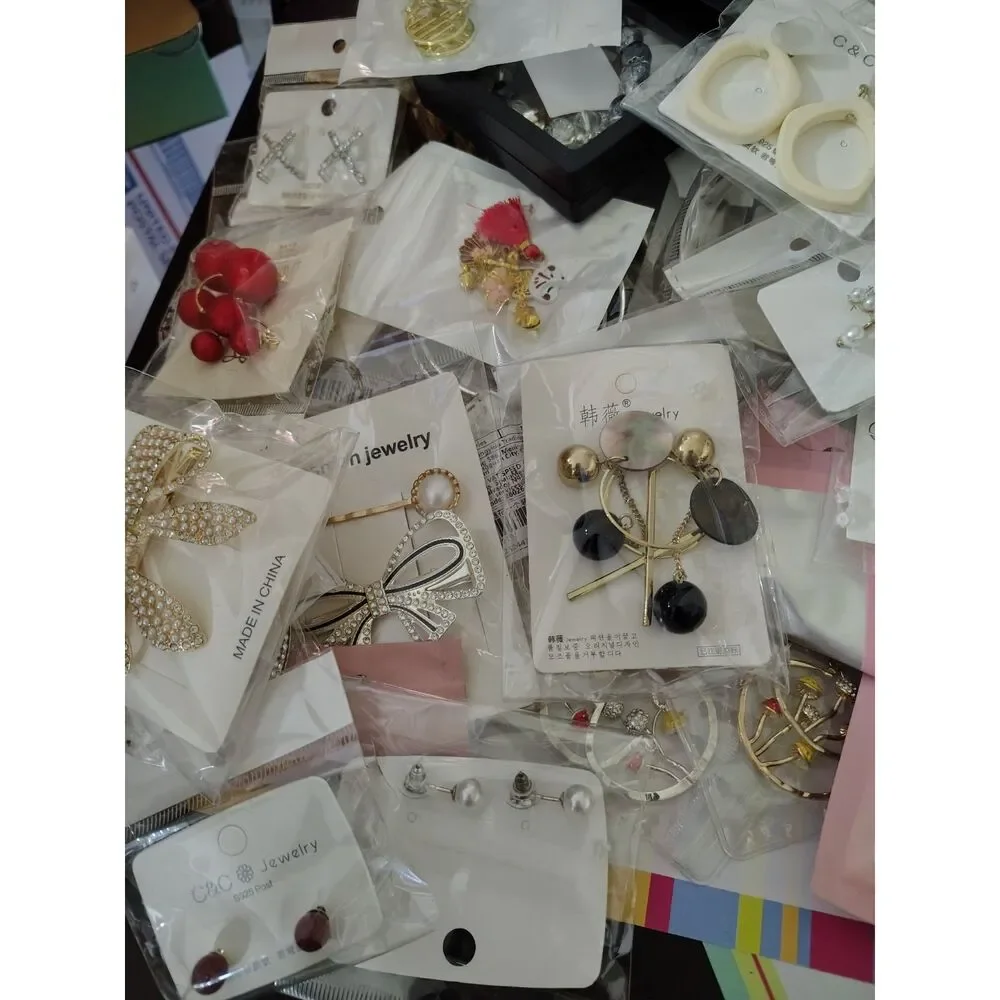 Huge Costume Jewelry Lot (196) - 75+ pieces